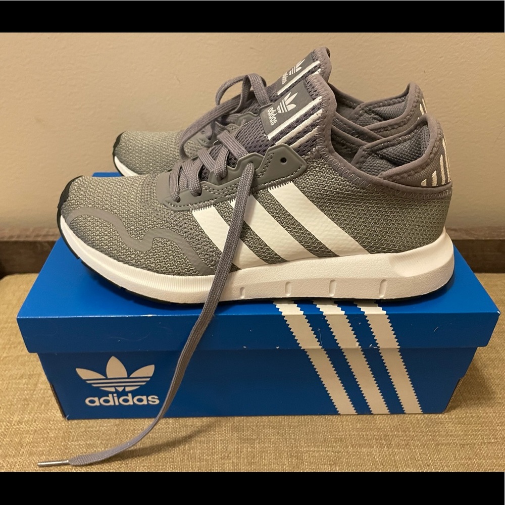 New in box Adidas Swift Run Kids Sneaker
